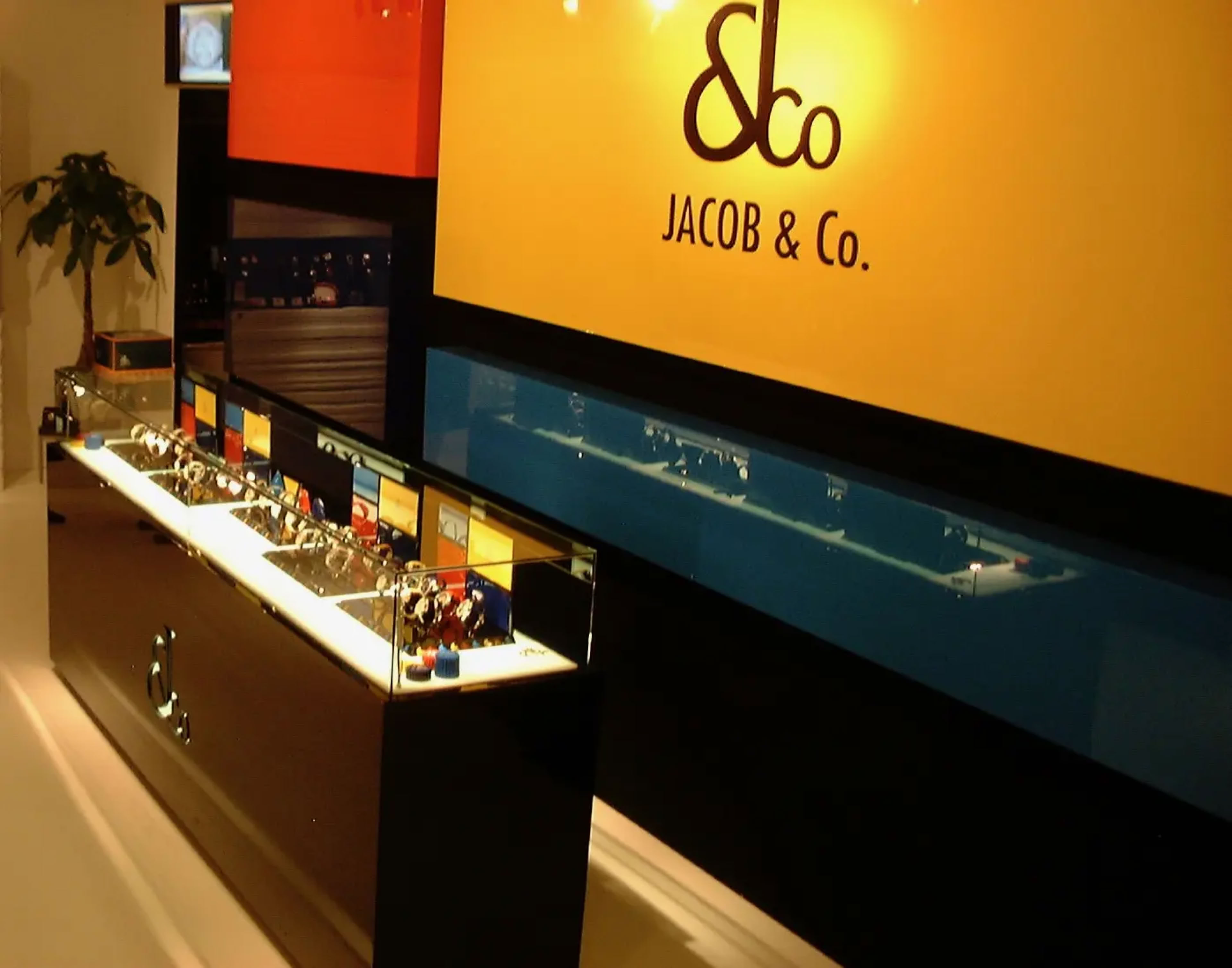Interior view of Jacob & Co.’s Baselworld exhibition stand. Swiss Packaging executed the full environment—integrating display systems, lighting, and presentation to deliver a controlled and cohesive brand experience aligned with Swiss standards.