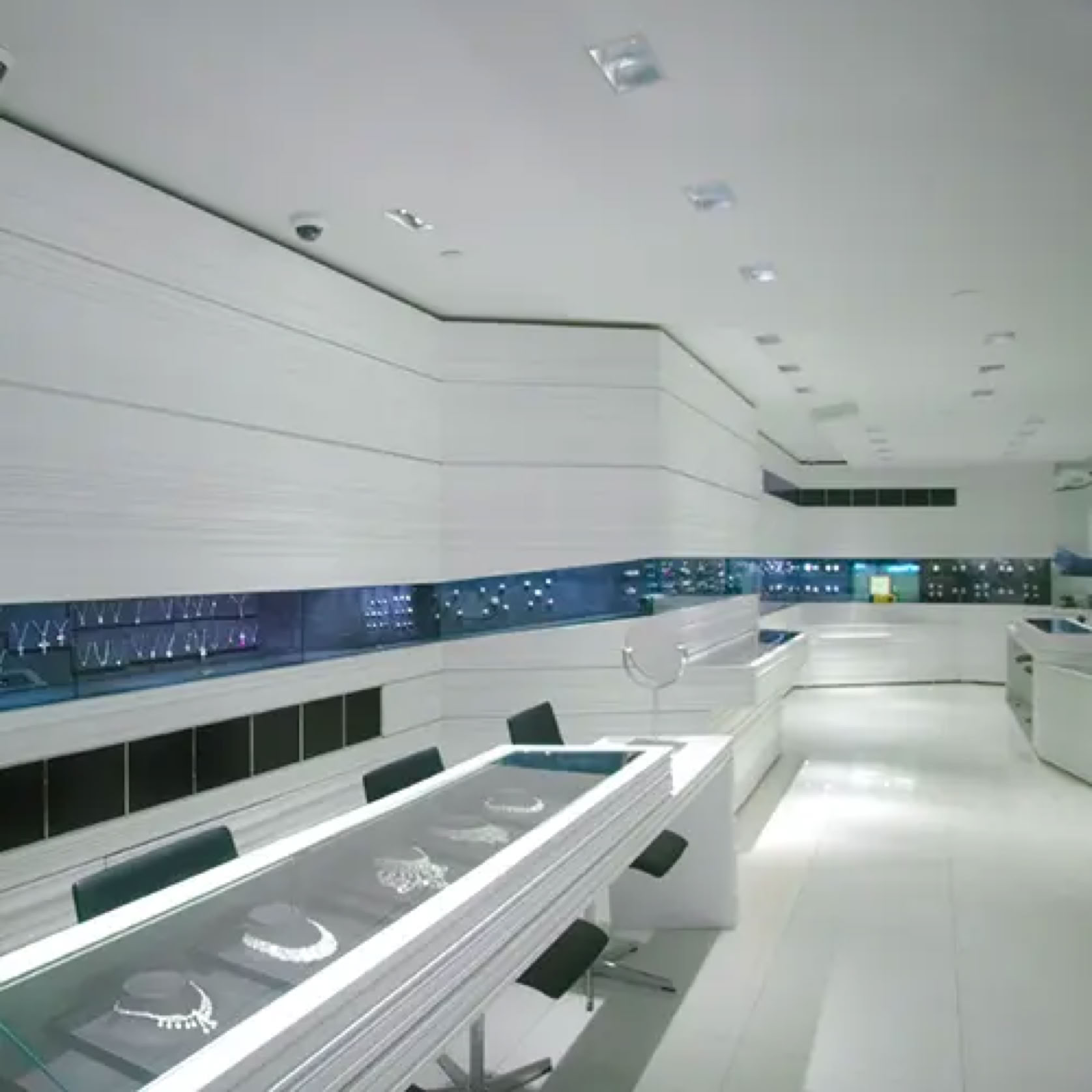 Luxury retail environment executed by Swiss Packaging, integrating display cases, lighting, and spatial flow to enhance visibility, presentation, and customer experience.