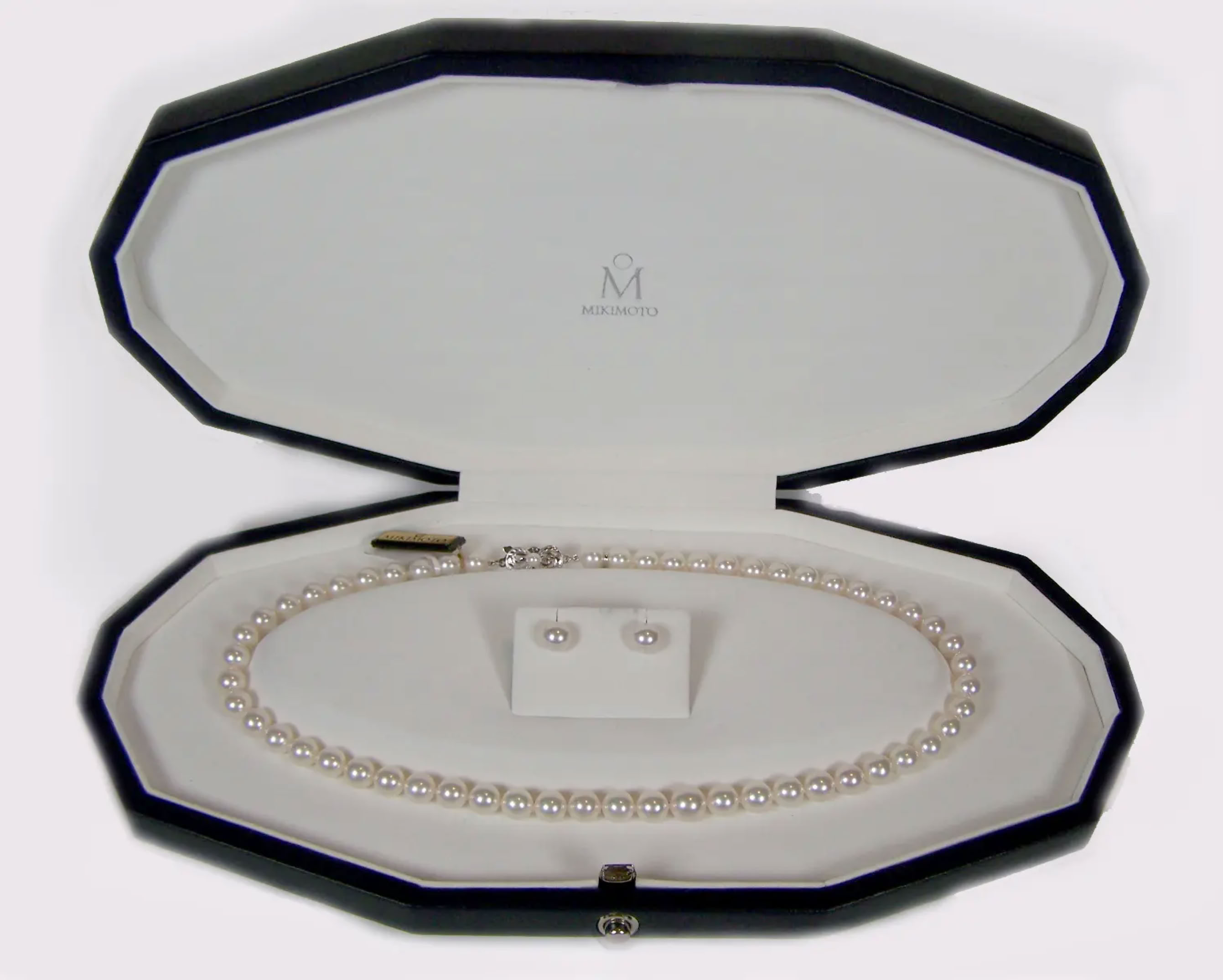 Open view of Mikimoto 150th anniversary pearl necklace presentation box, designed and manufactured by Swiss Packaging. Bespoke luxury jewelry packaging for high-value pearl collections.