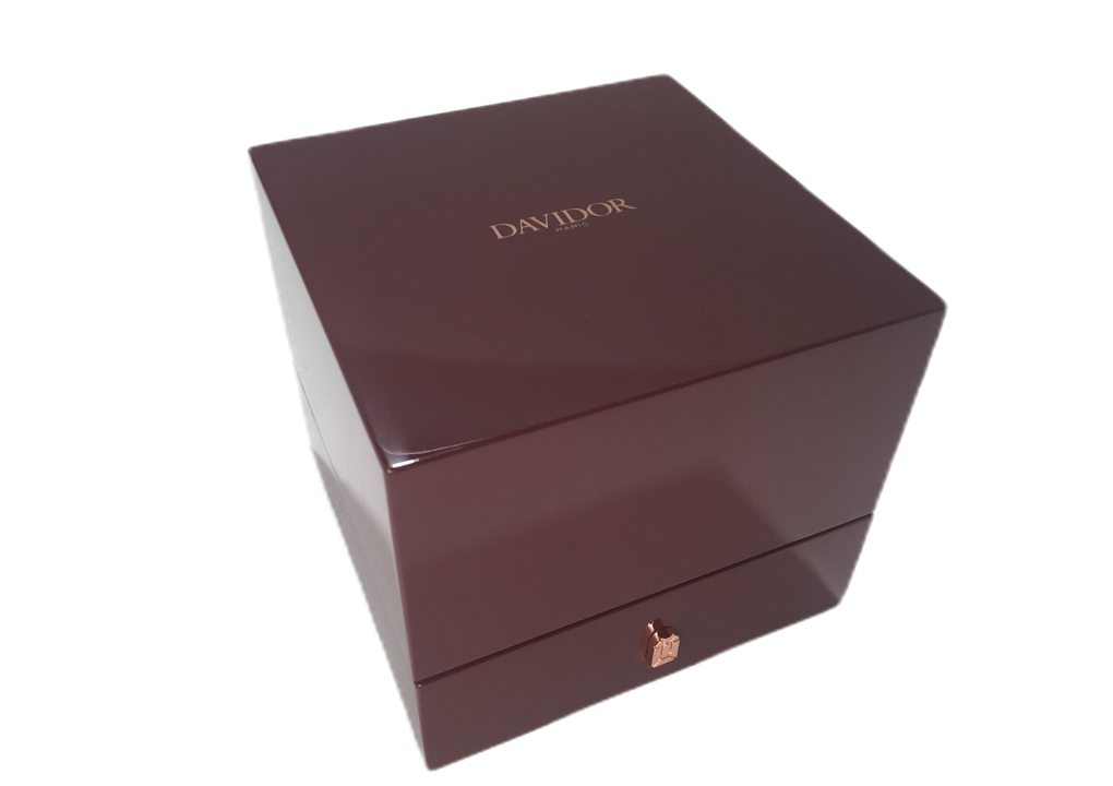 Swiss Packaging designs and manufactures bespoke luxury jewelry packaging, including custom jewelry boxes, suite boxes, and vide-poche formats for fine-jewelry and high-jewelry brands worldwide.